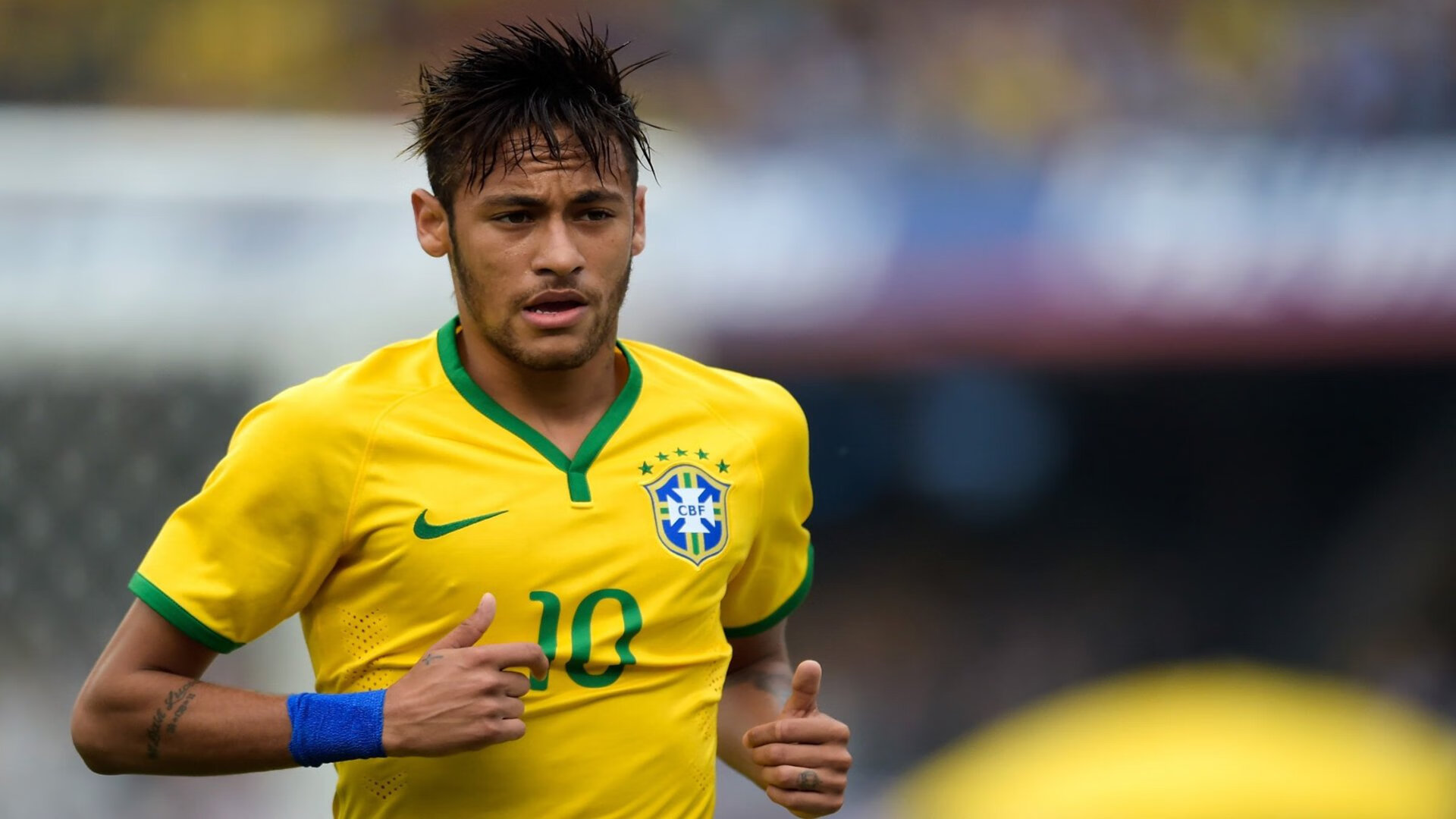 五大联赛是否鼓励中场球员提前站位覆盖断球线路,五大联赛中锋